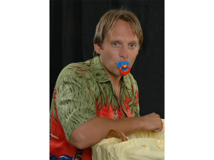 abraham simon in zwei vter und ein baby 1.jpg